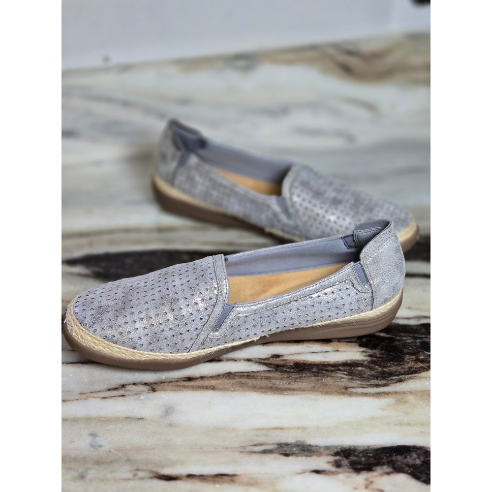 Clarks Collection Metallic Silver Grey Perforated Slip On Loafers NWB 9.5 M - Picture 4 of 10